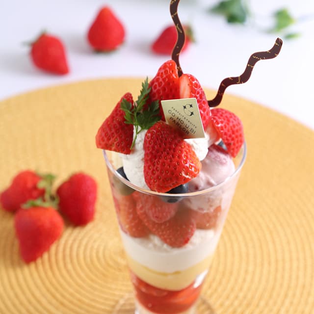 いちごパフェ